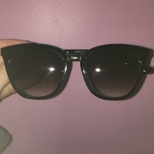 Nanette Lepore black sunglasses 💕